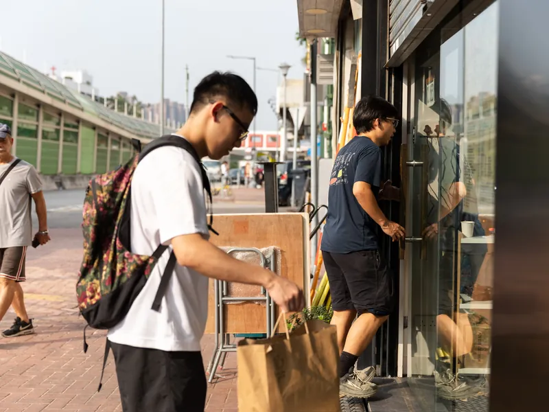 小店門口交收廚餘